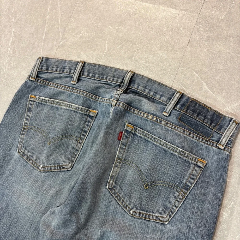 Levis 559 Relaxed Straight Jeans Mens 38x32 Medium Wash Distressed Blue Denim